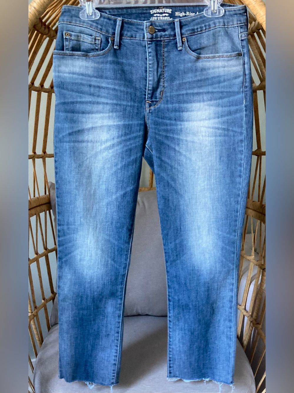 Levi’s Signature High Rise Ankle Slim Jeans Raw Hem Medium Wash Size 10 W30